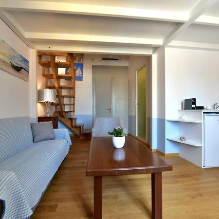 Douskos Guesthouse 이드라 외부 사진