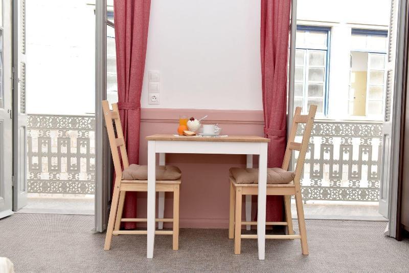 Douskos Guesthouse 이드라 외부 사진