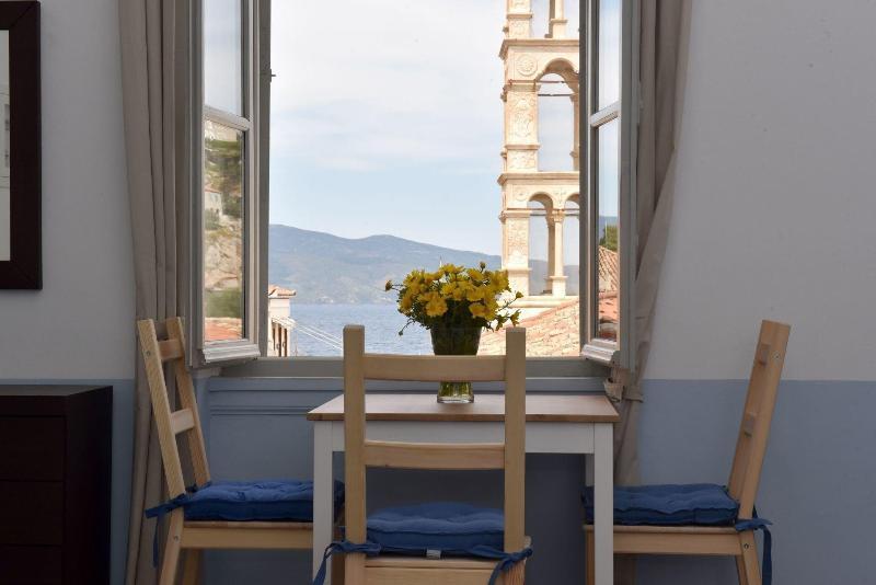 Douskos Guesthouse 이드라 외부 사진