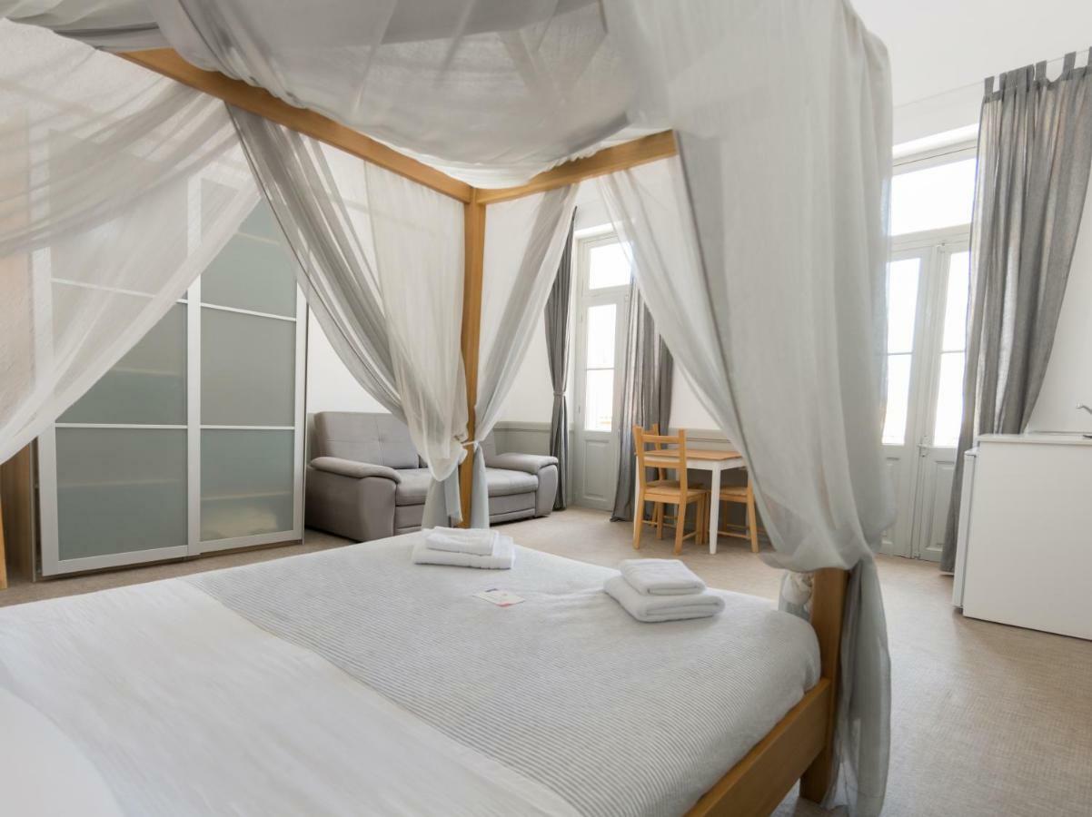 Douskos Guesthouse 이드라 외부 사진