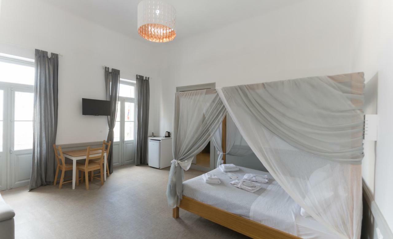 Douskos Guesthouse 이드라 외부 사진