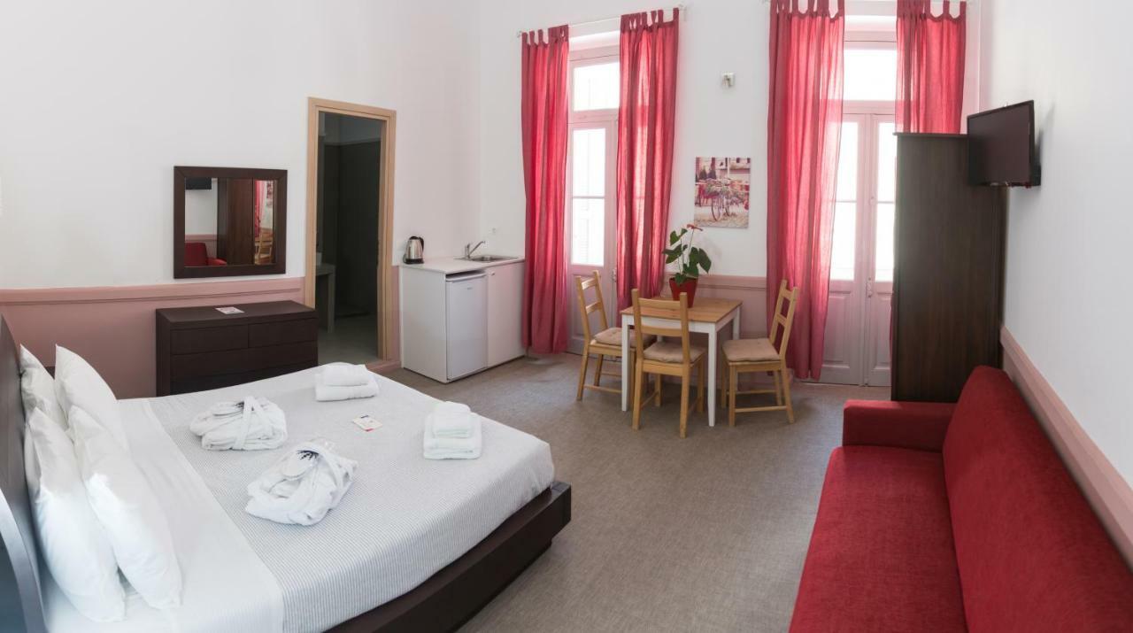 Douskos Guesthouse 이드라 외부 사진